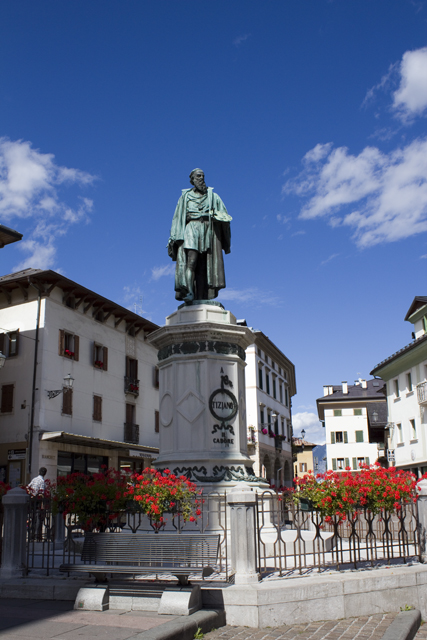 2011-08-16_13-33-49 cadore.jpg - Tizian-Denkmal in Pieve di Cadore